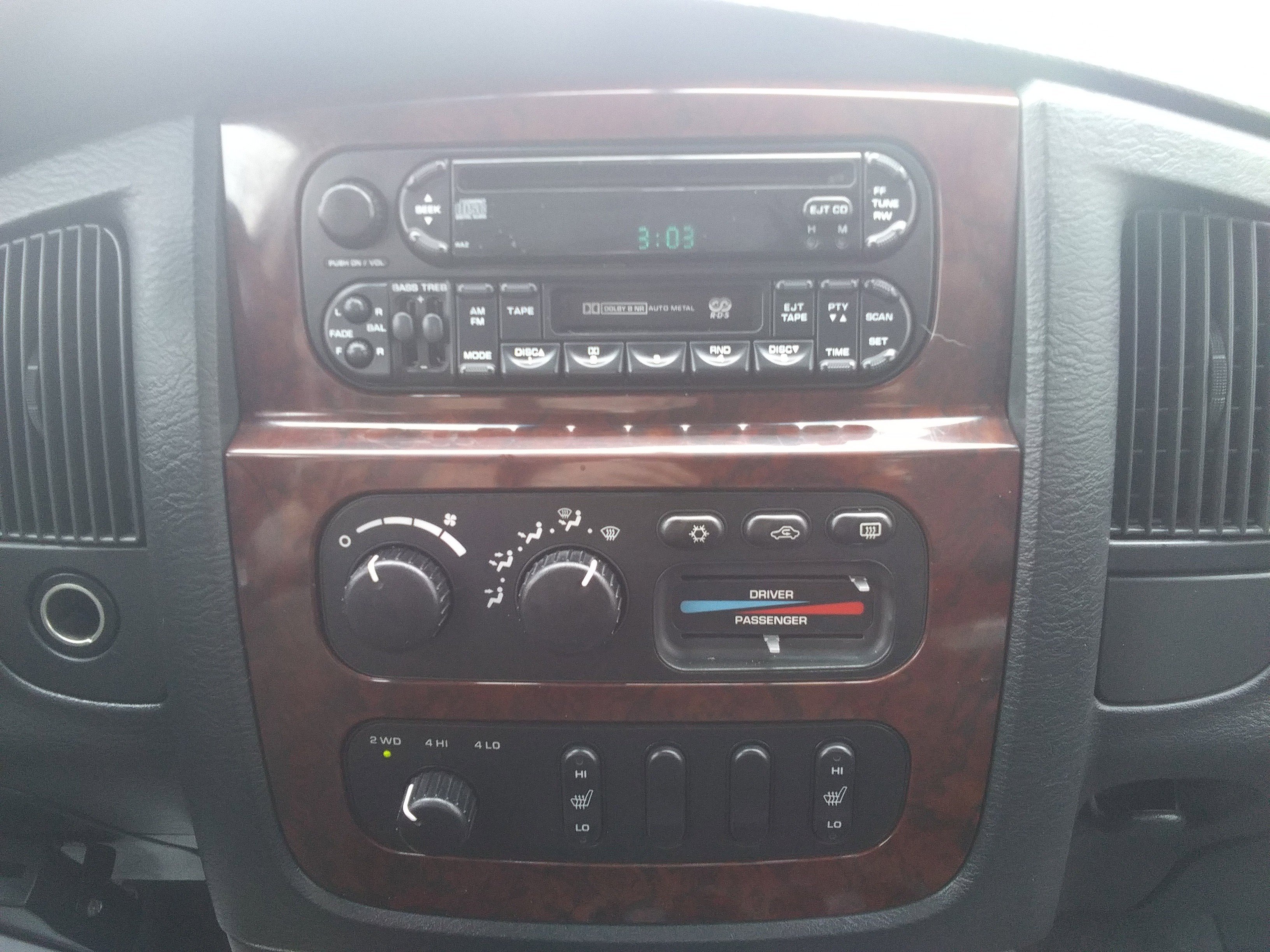 Used 2003 Black Dodge SLT image 16