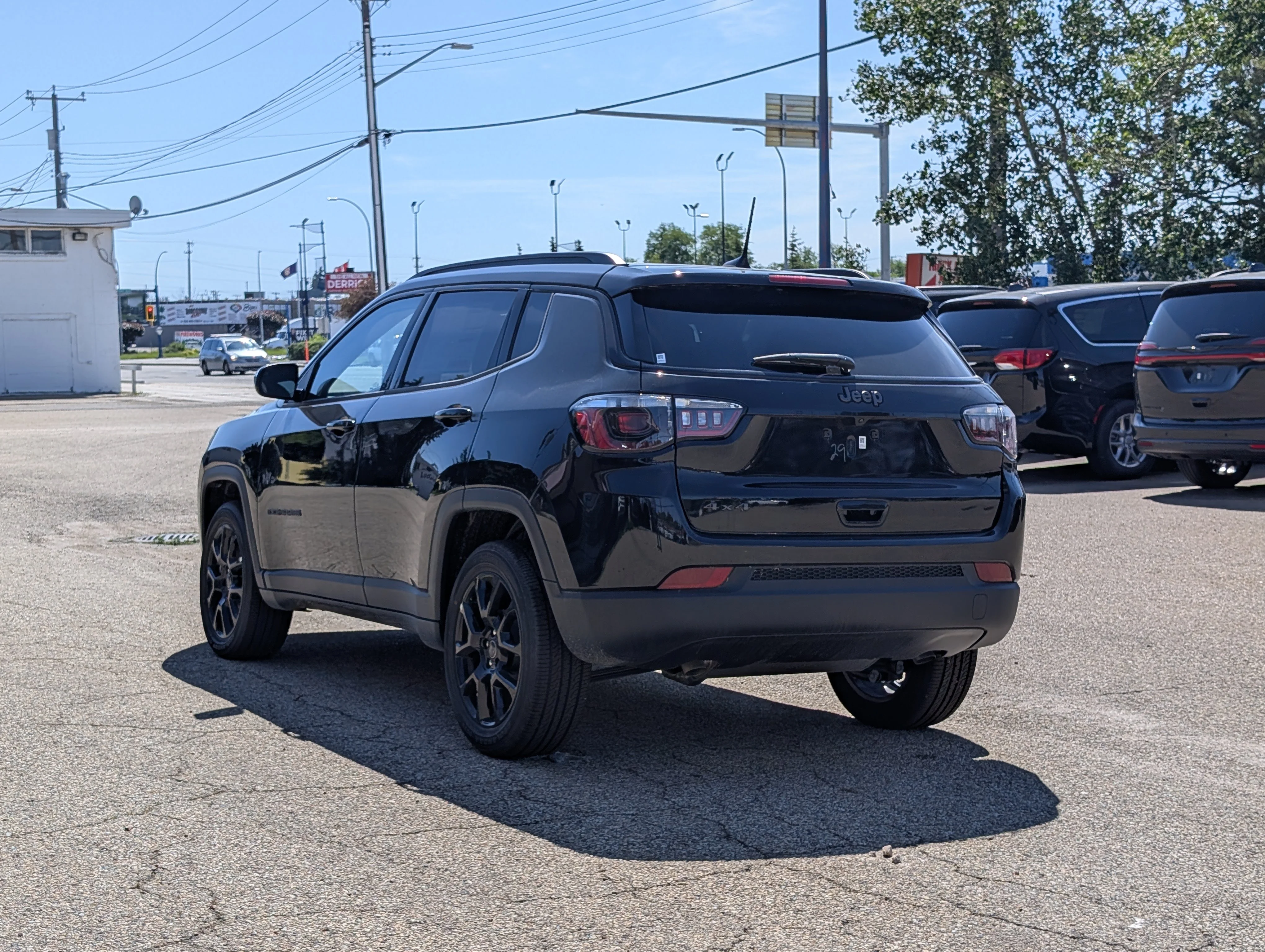 New 2026 Diamond Black Crystal Pearl Jeep North image 4