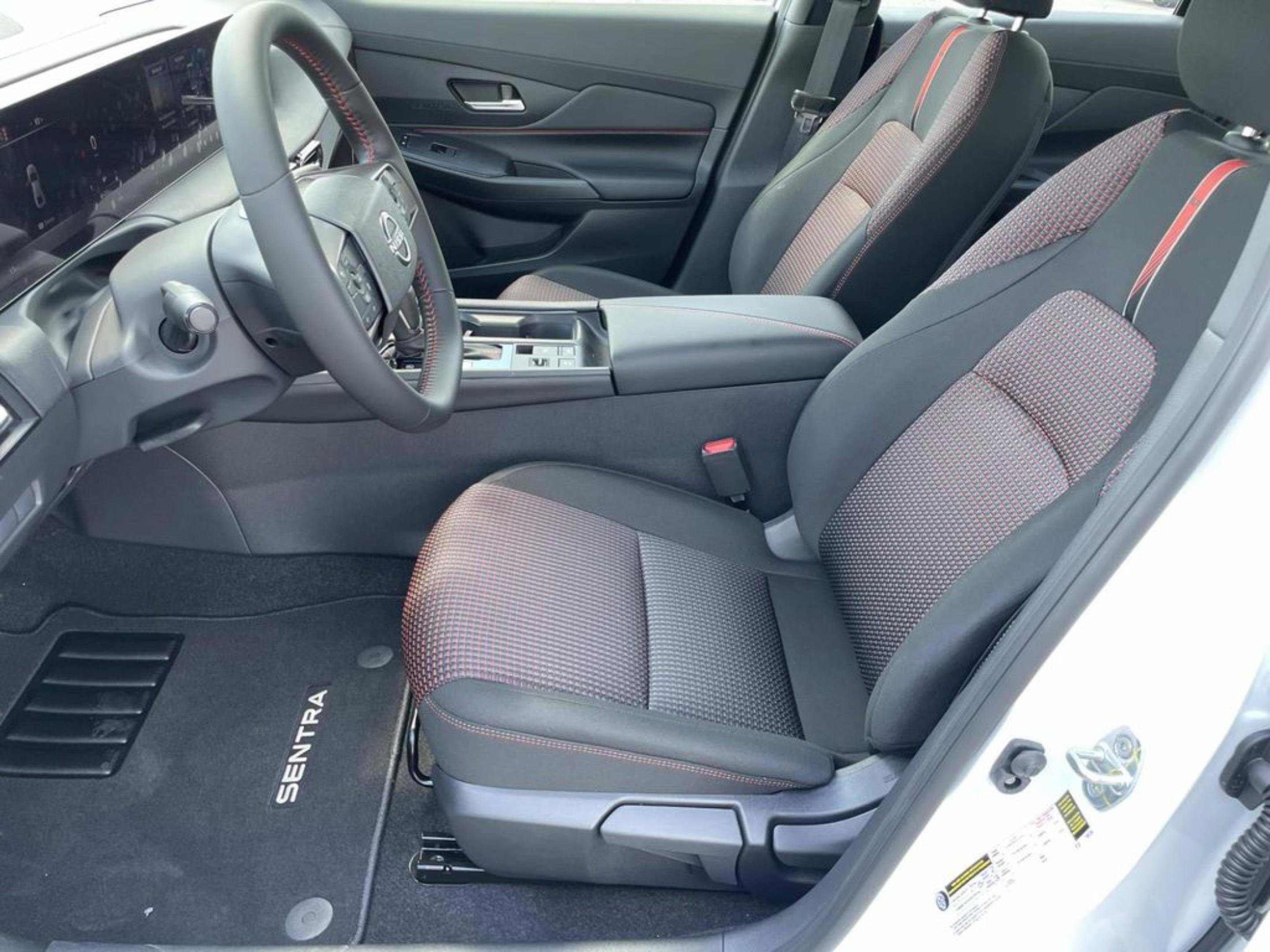 New 2026 Aspen White TriCoat / Super Black Two-tone Nissan SR image 19
