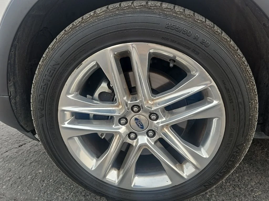 Used 2016 White Platinum Clearcoat Metallic Ford Limited image 12