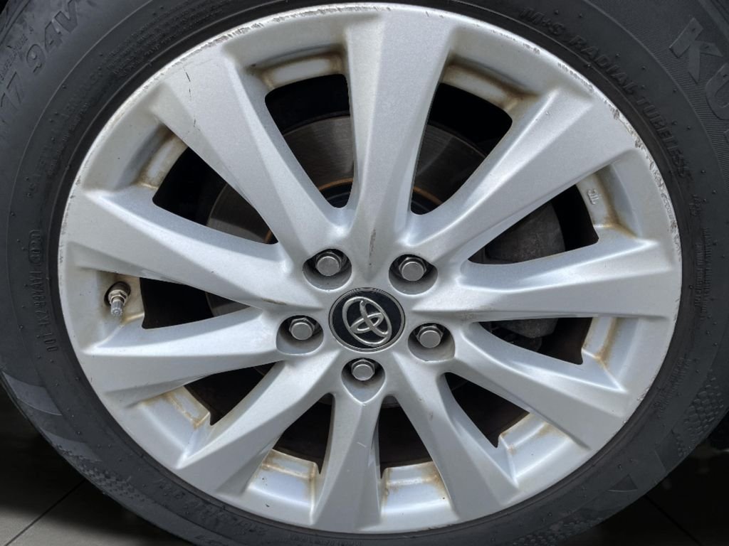 Used 2018 Gray Toyota LE image 26