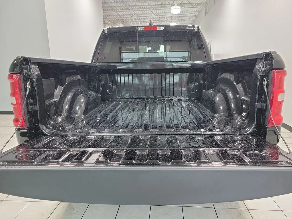 New 2026 Diamond Black Crystal Pearl-Coat Exterior Paint RAM Big Horn/Lone Star image 9