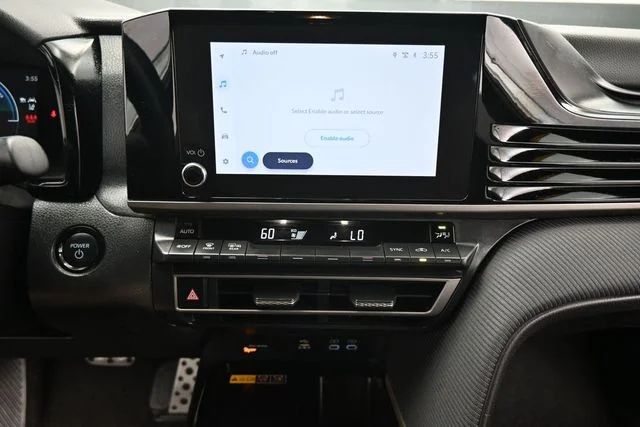 Used 2025  Toyota SE image 23