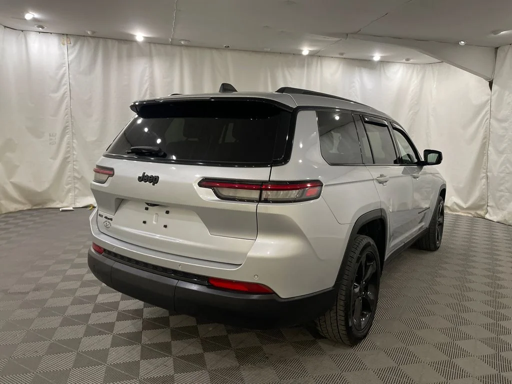 Used 2021 Silver Zynith Jeep Altitude image 5