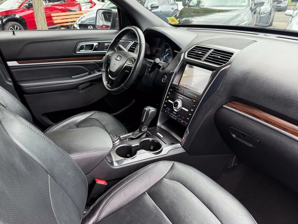 Used 2019 Agate Black Metallic Ford Limited image 31