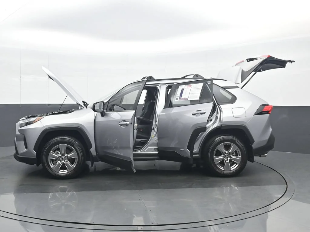 Used 2025 Silver Toyota LE image 36