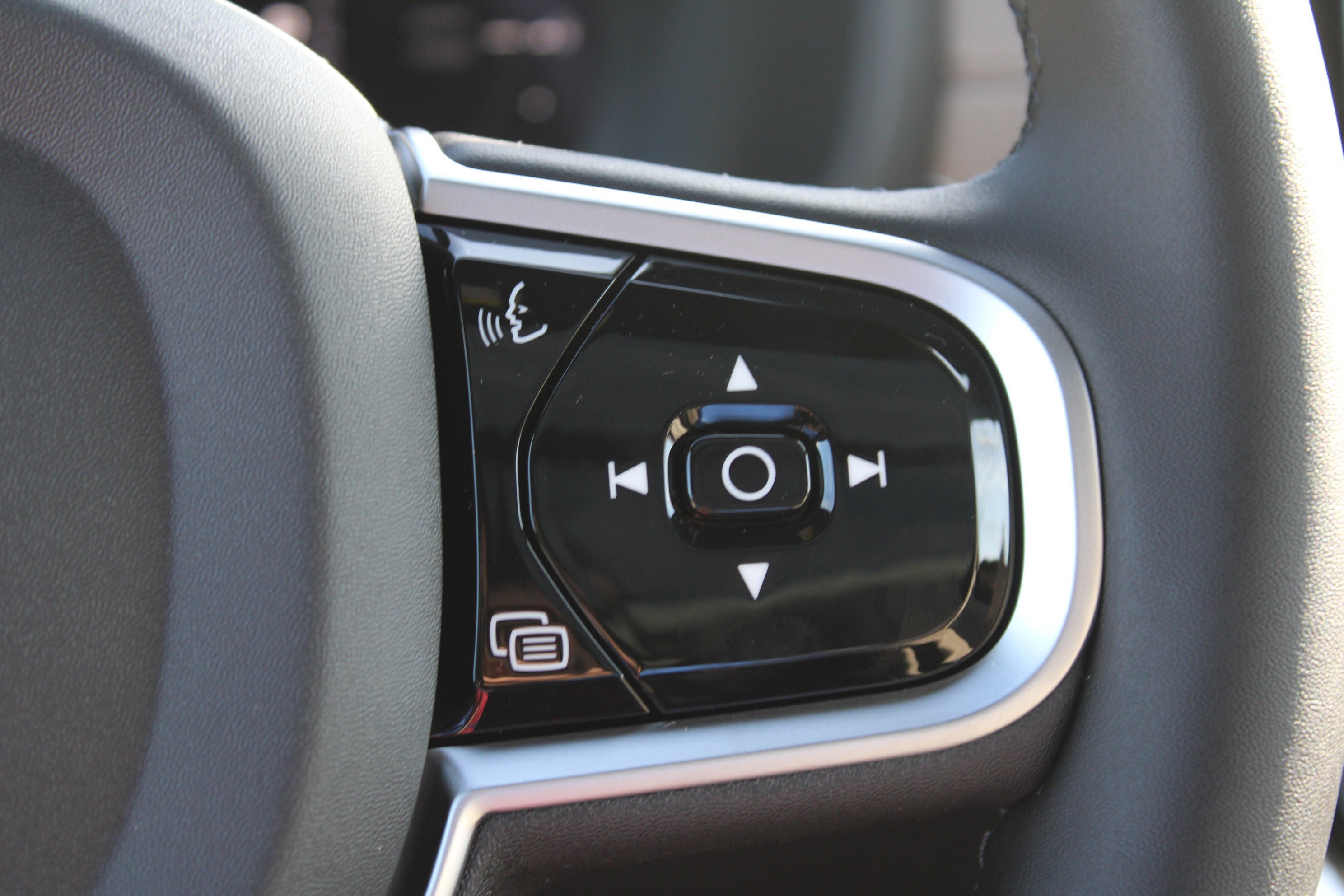 New 2026 Onyx Black Metallic Volvo Plus image 23