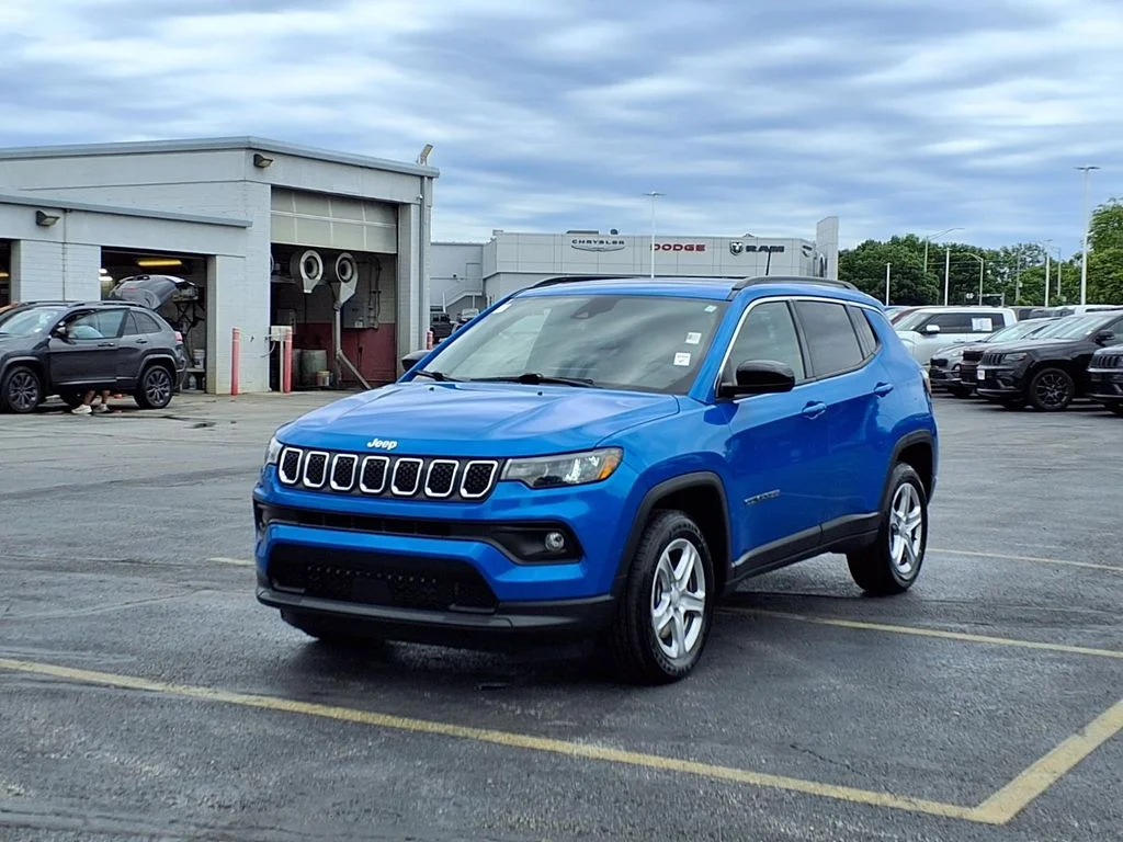 Used 2023 Blue Jeep Latitude image 1