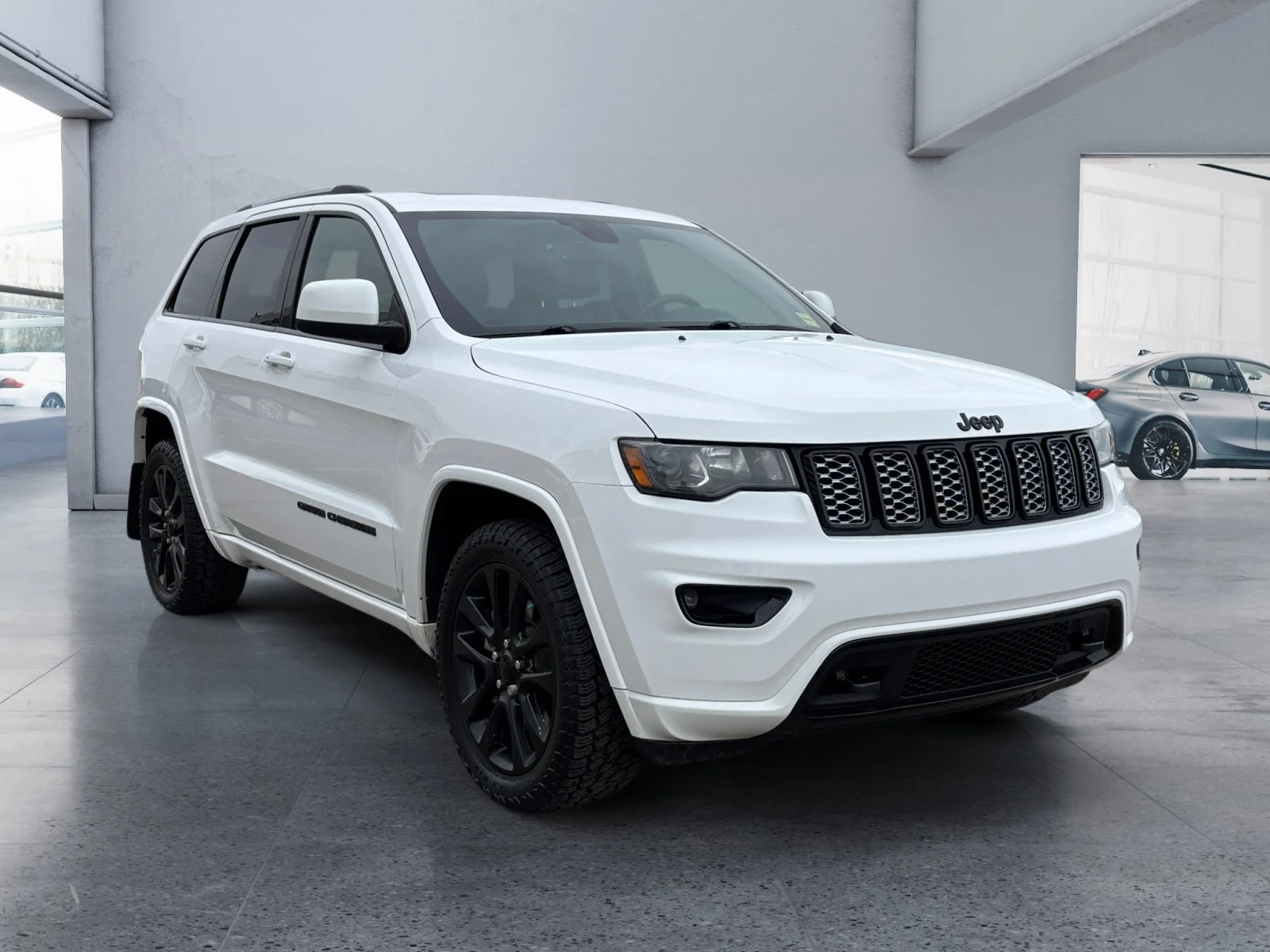 Used 2021 White Jeep Altitude image 7