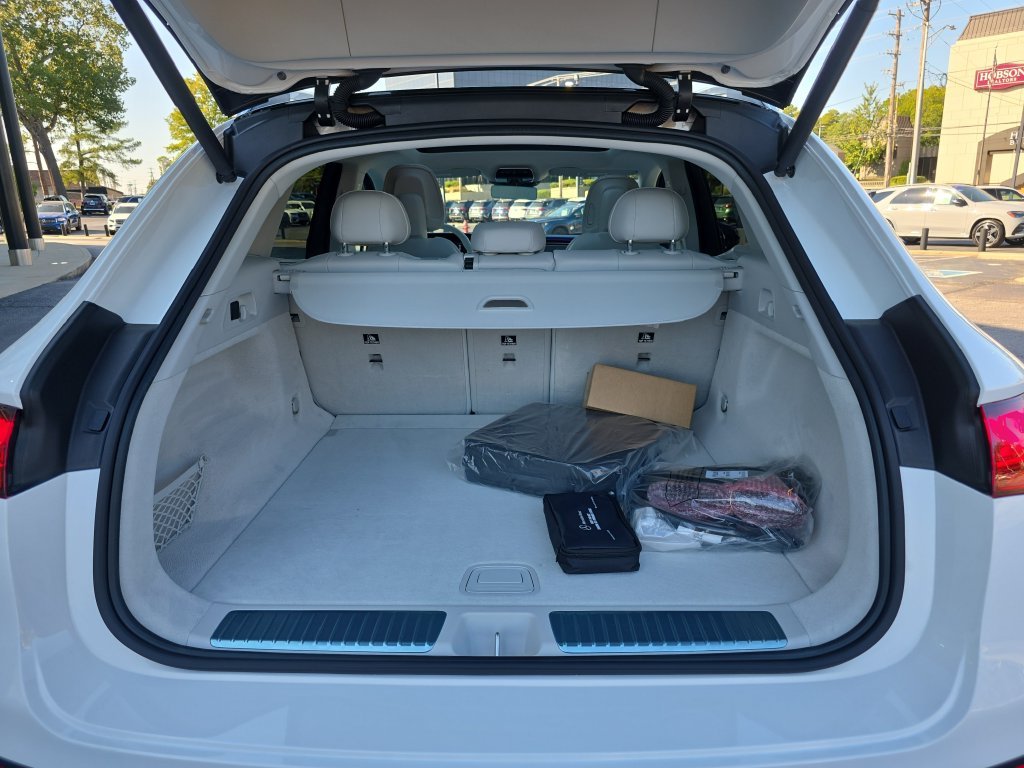 New 2027 Polar White Mercedes-Benz 320+ SUV image 14
