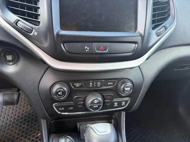 Used 2018 Black Jeep Trailhawk image 15