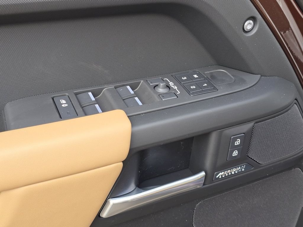 New 2026 Sedona Red Land Rover X-Dynamic se image 40