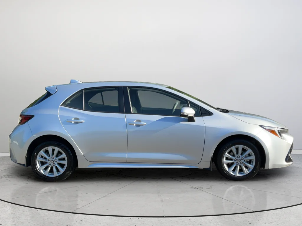2023 Toyota Corolla Hatchback SE - Photo 6