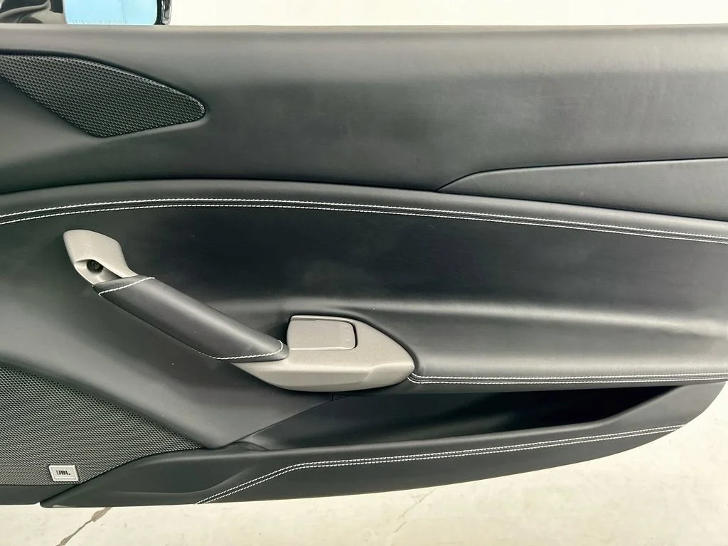 Used 2018 Bianco Avus Ferrari  image 22