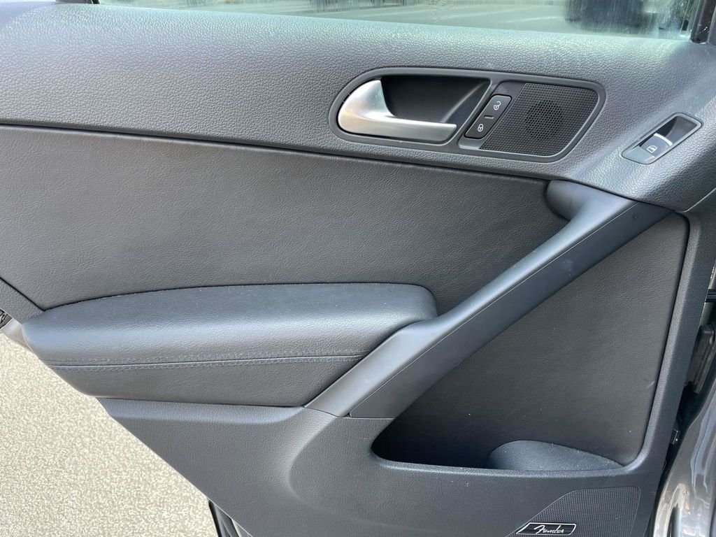 Used 2015 Gray Volkswagen SEL image 17