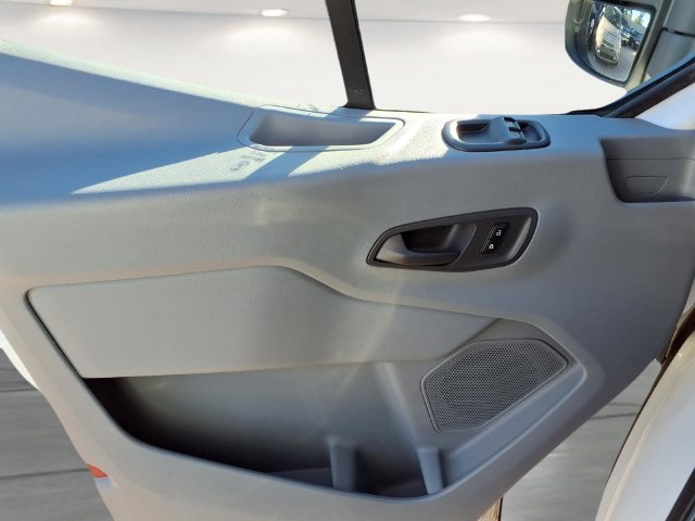 Used 2016  Ford XL image 10