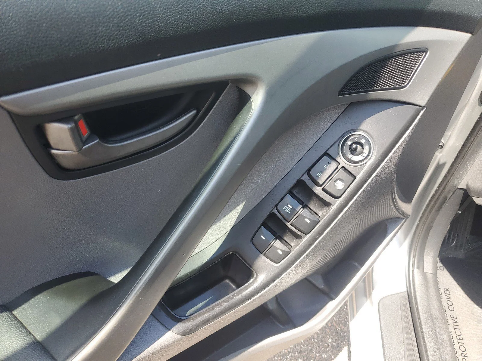 Used 2014 Radiant Silver Hyundai SE image 7