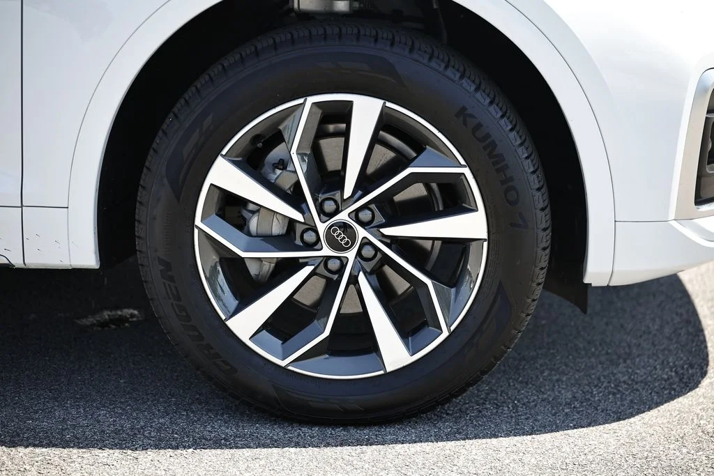 Used 2025 Glacier White Audi 45 S line Premium image 5