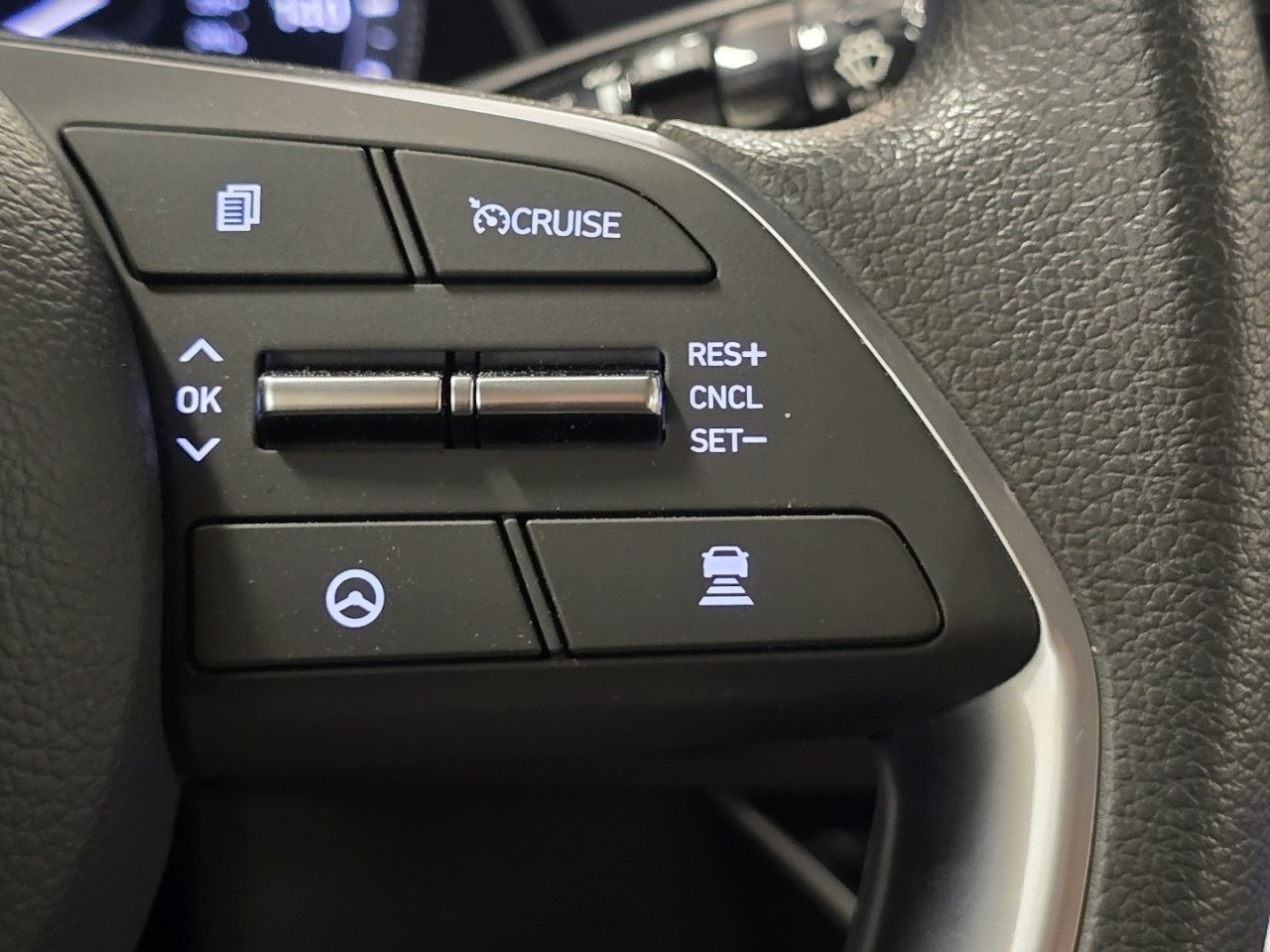 Used 2023 Gray Hyundai SEL image 31