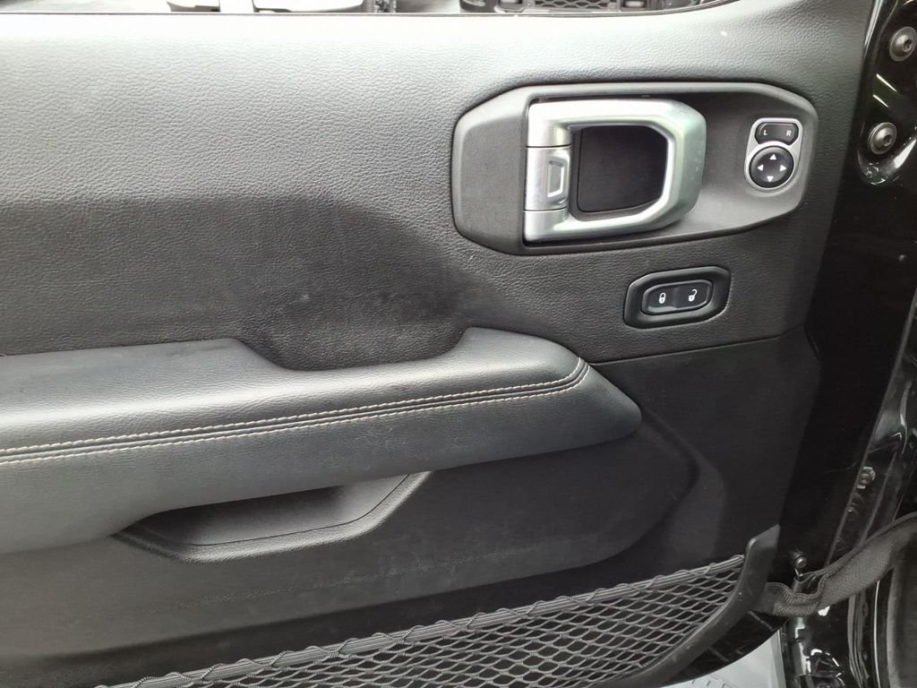 Certified Used 2020 Black Jeep Overland image 6