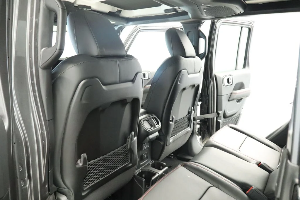 New 2026 Granite Crystal Metallic Clear-Coat Exterior Paint Jeep Rubicon X image 23
