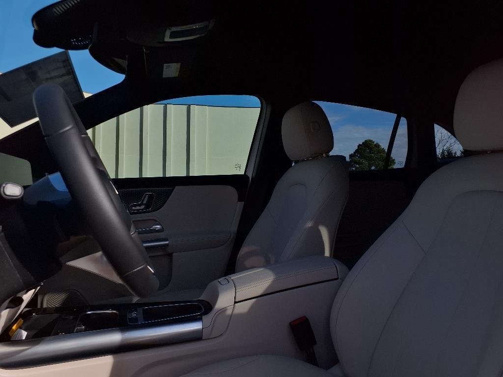 Used 2025 Polar White Mercedes-Benz GLA 250 image 18
