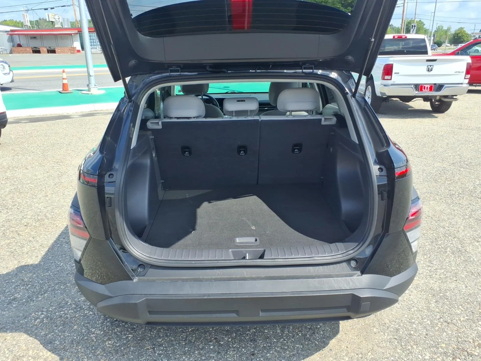 Used 2025 Abyss Black Hyundai SEL image 13