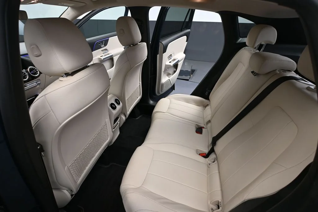 Used 2022 Blue Mercedes-Benz GLA 250 image 28