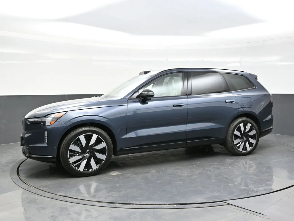 New 2025 Denim Blue Volvo Ultra image 3