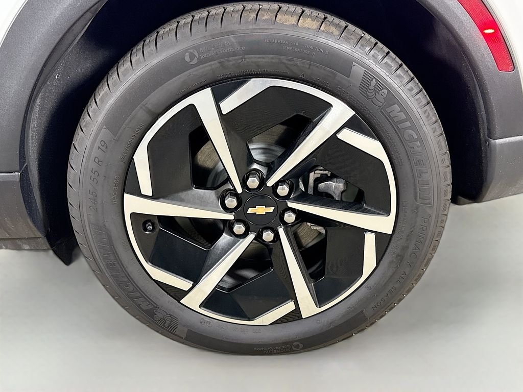 Used 2026 White Chevrolet LT image 29