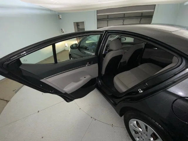 Used 2020 Gray Hyundai SE image 21
