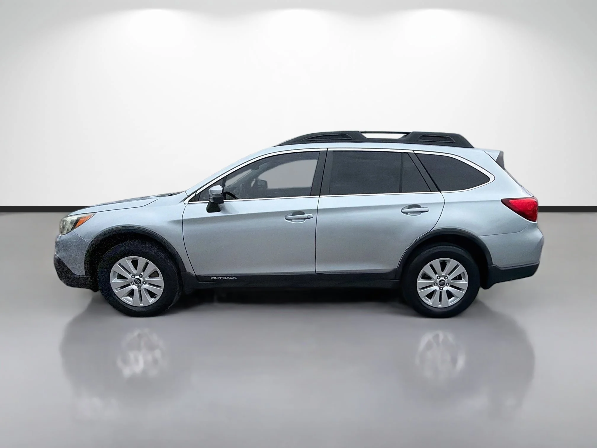 Used 2016 Ice Silver Metallic Subaru 2.5i Premium image 6