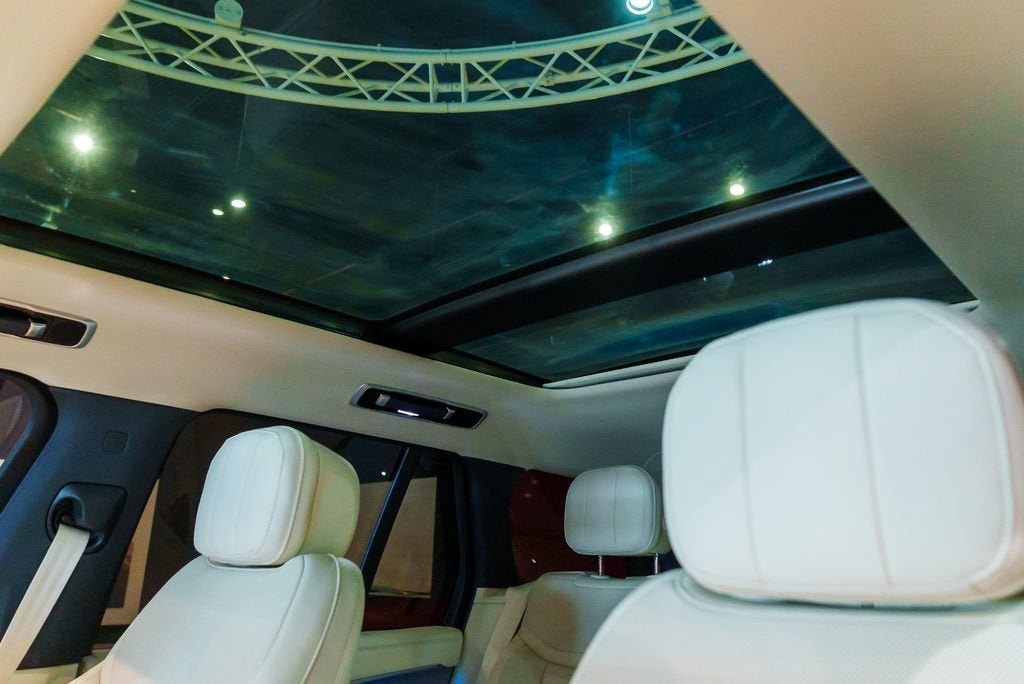 Used 2025 Fuji White Land Rover SE image 6