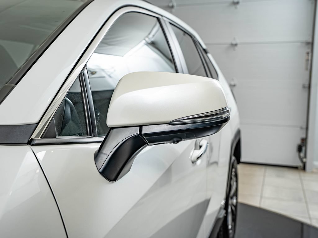 Used 2025 Pearl Toyota Limited image 9