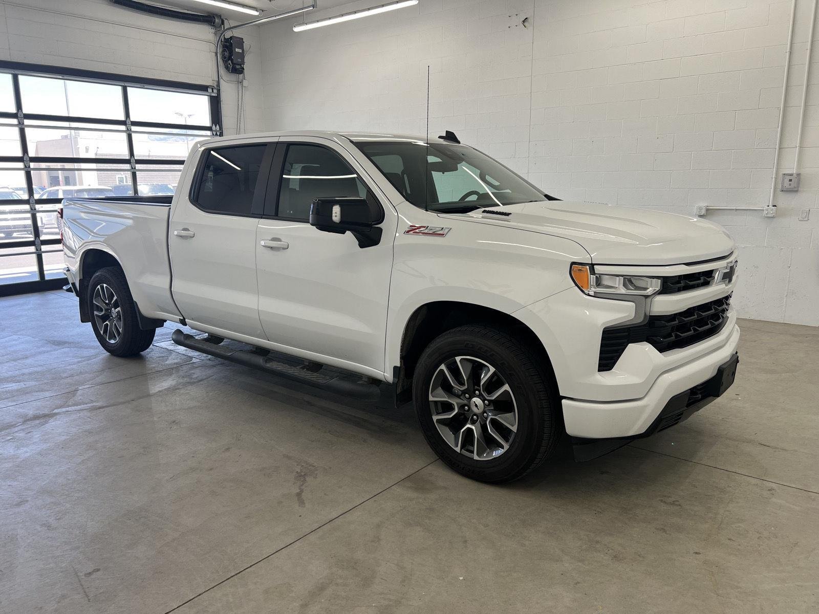 Used 2022 Summit White Chevrolet RST image 5