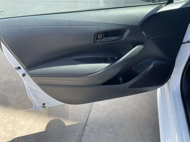 2025 Toyota Corolla LE - Photo 14
