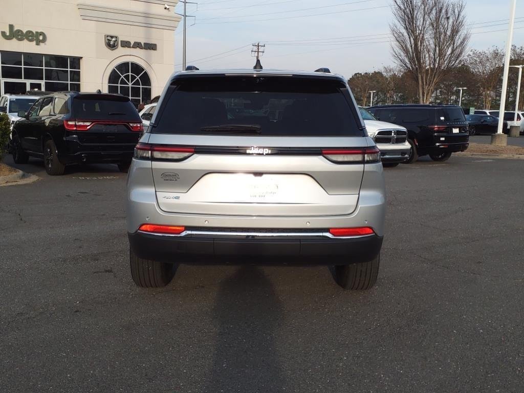 Used 2024 Silver Zynith Jeep  image 22