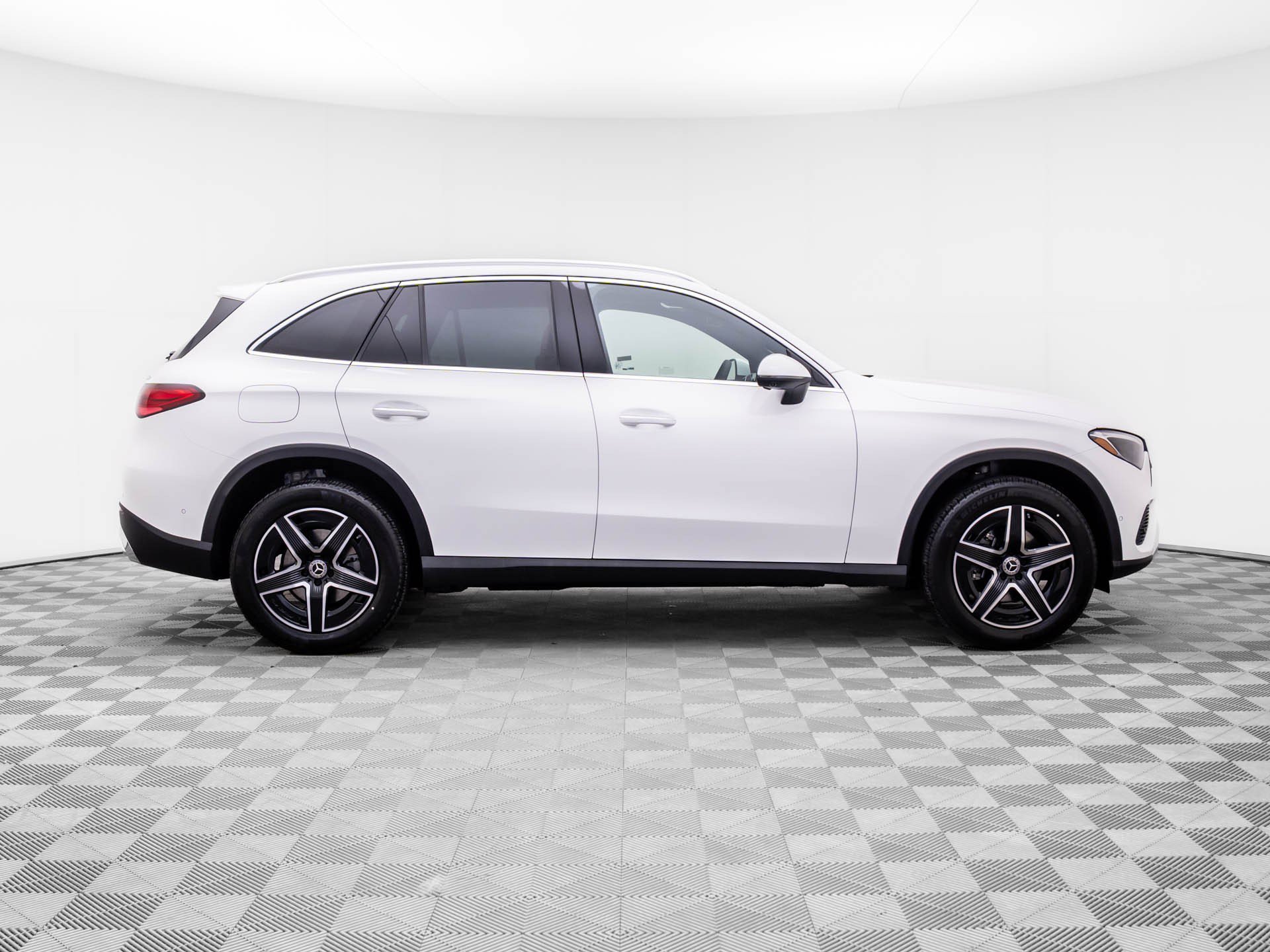 New 2026 White Mercedes-Benz GLC 300 image 42