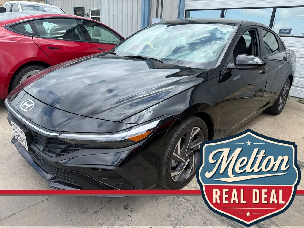 Used 2025 Black Hyundai SEL Sport image 1