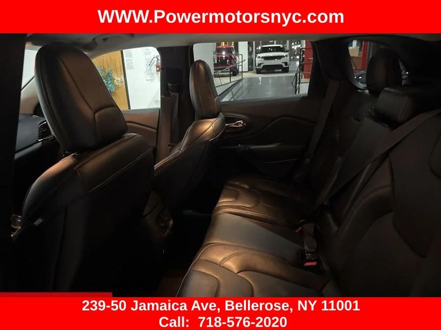 Used 2023 White Jeep Altitude image 25
