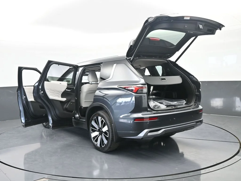 New 2026 Gray Mitsubishi SEL image 75