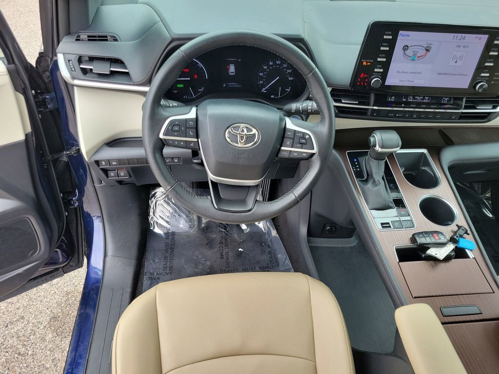 Used 2023  Toyota XLE image 13