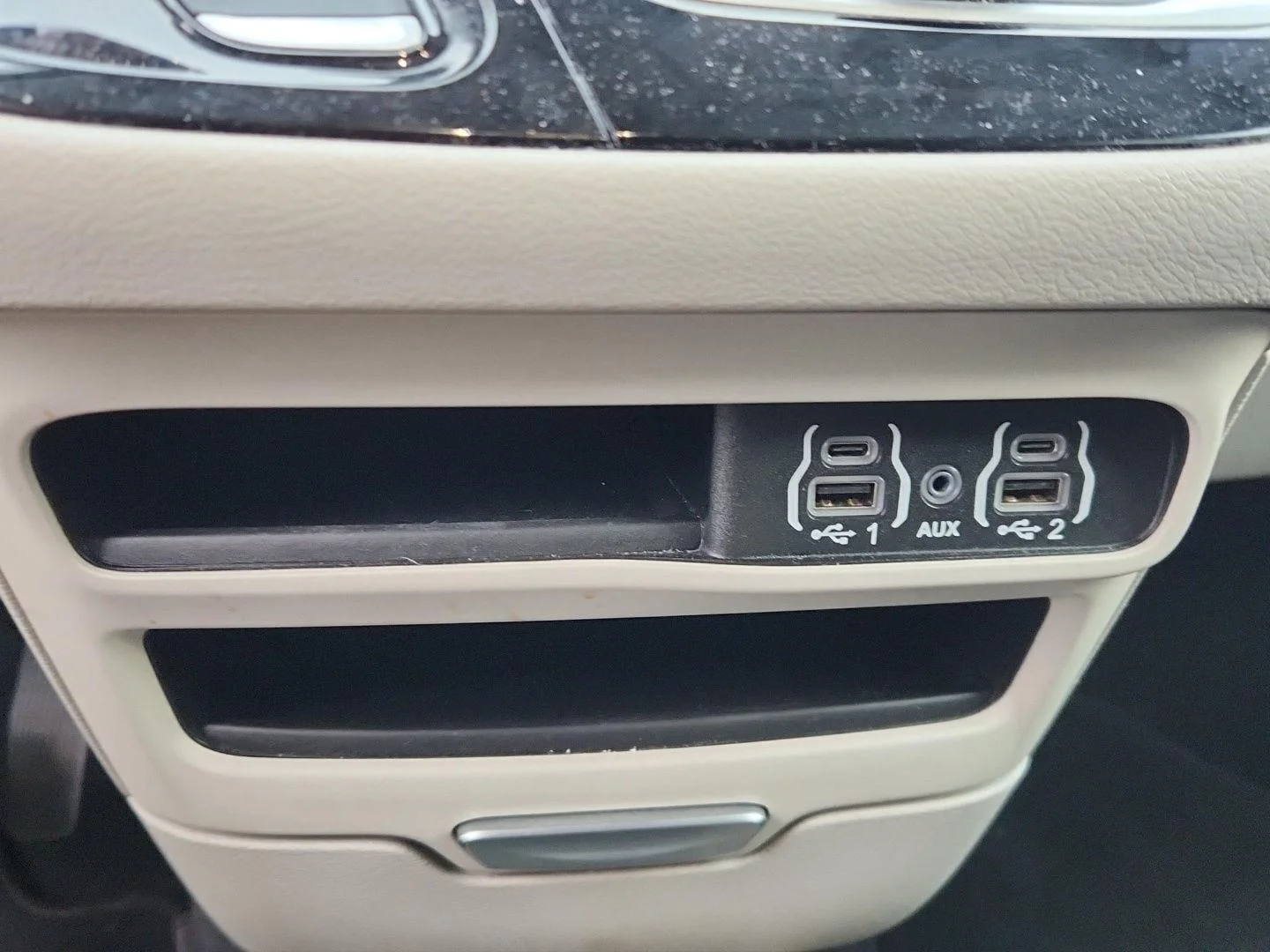 Used 2024 Silver Mist Clearcoat Chrysler Touring L image 19