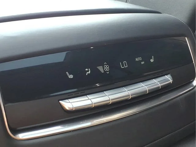 Used 2021 BLACK RAVEN Cadillac Sport Platinum image 22