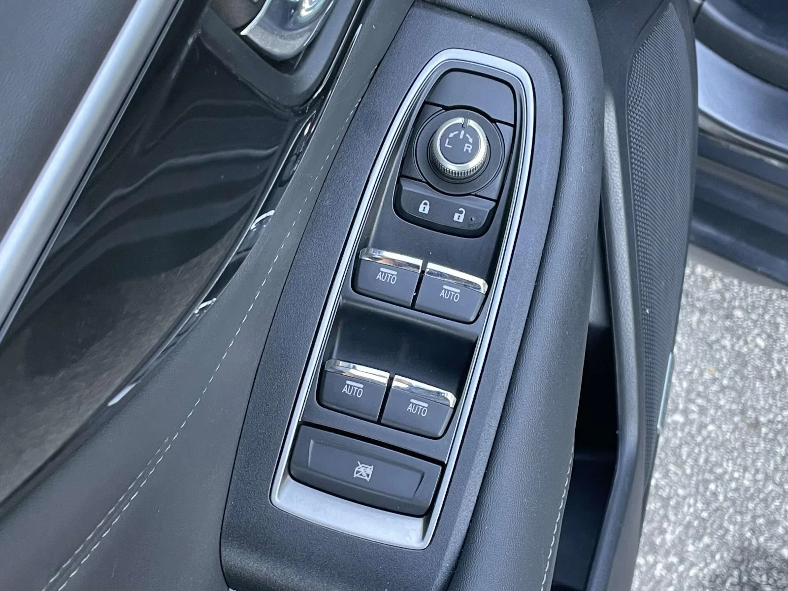 Used 2025 Magnetite Gray Metallic Subaru Limited image 6