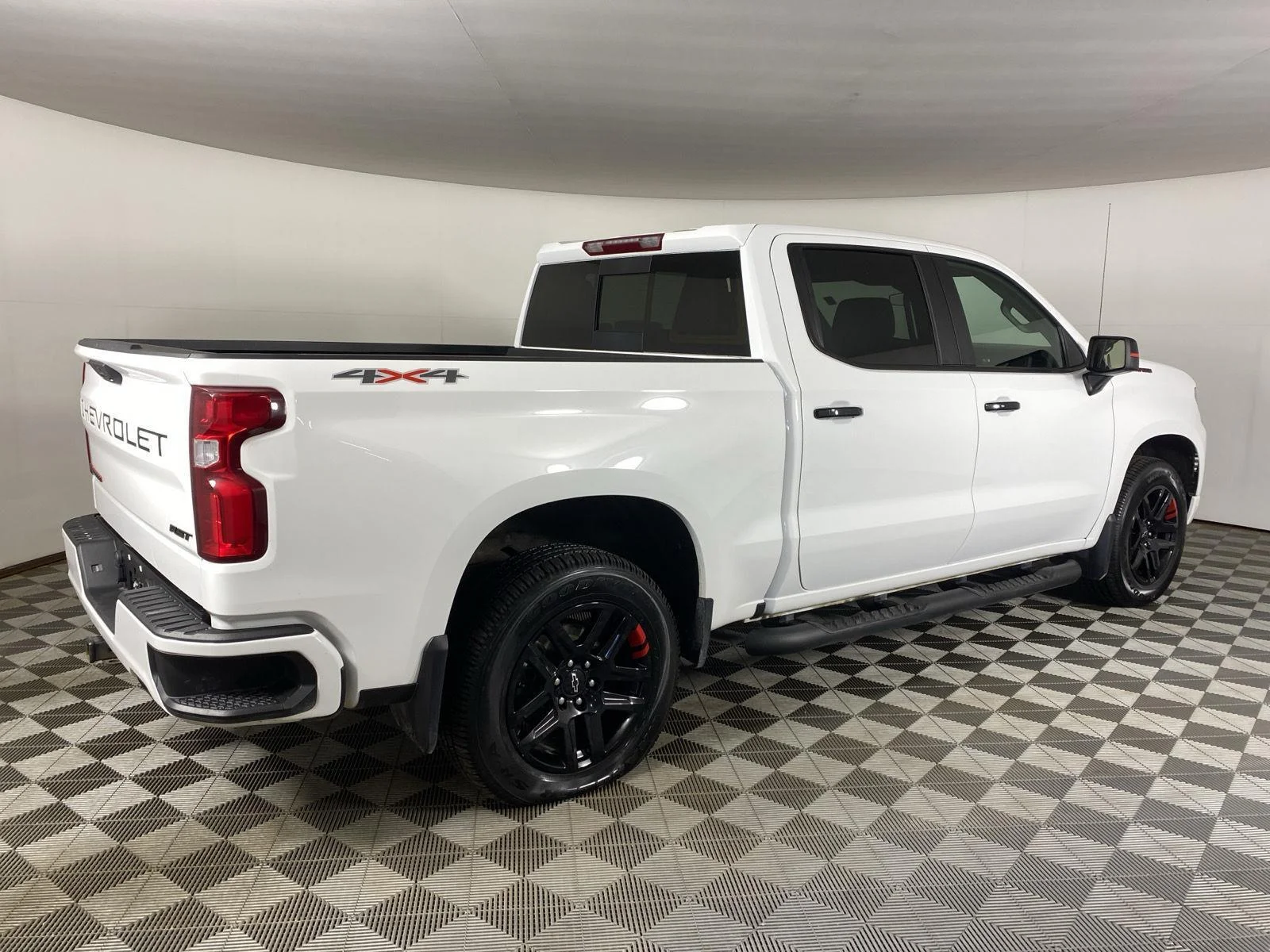Used 2025 Summit White Chevrolet RST image 7