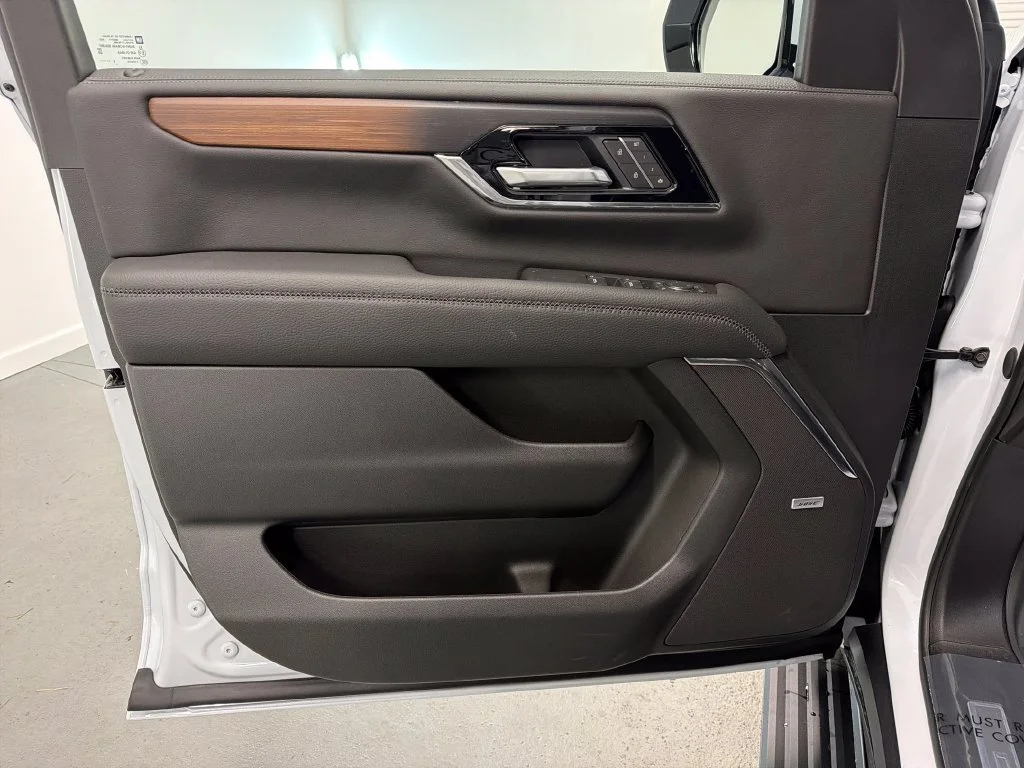 2027 GMC Yukon Denali - Photo 19