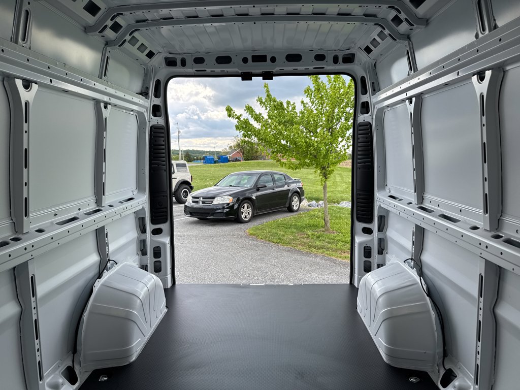 New 2026 Bright White Clear-Coat Exterior Paint RAM Tradesman image 10