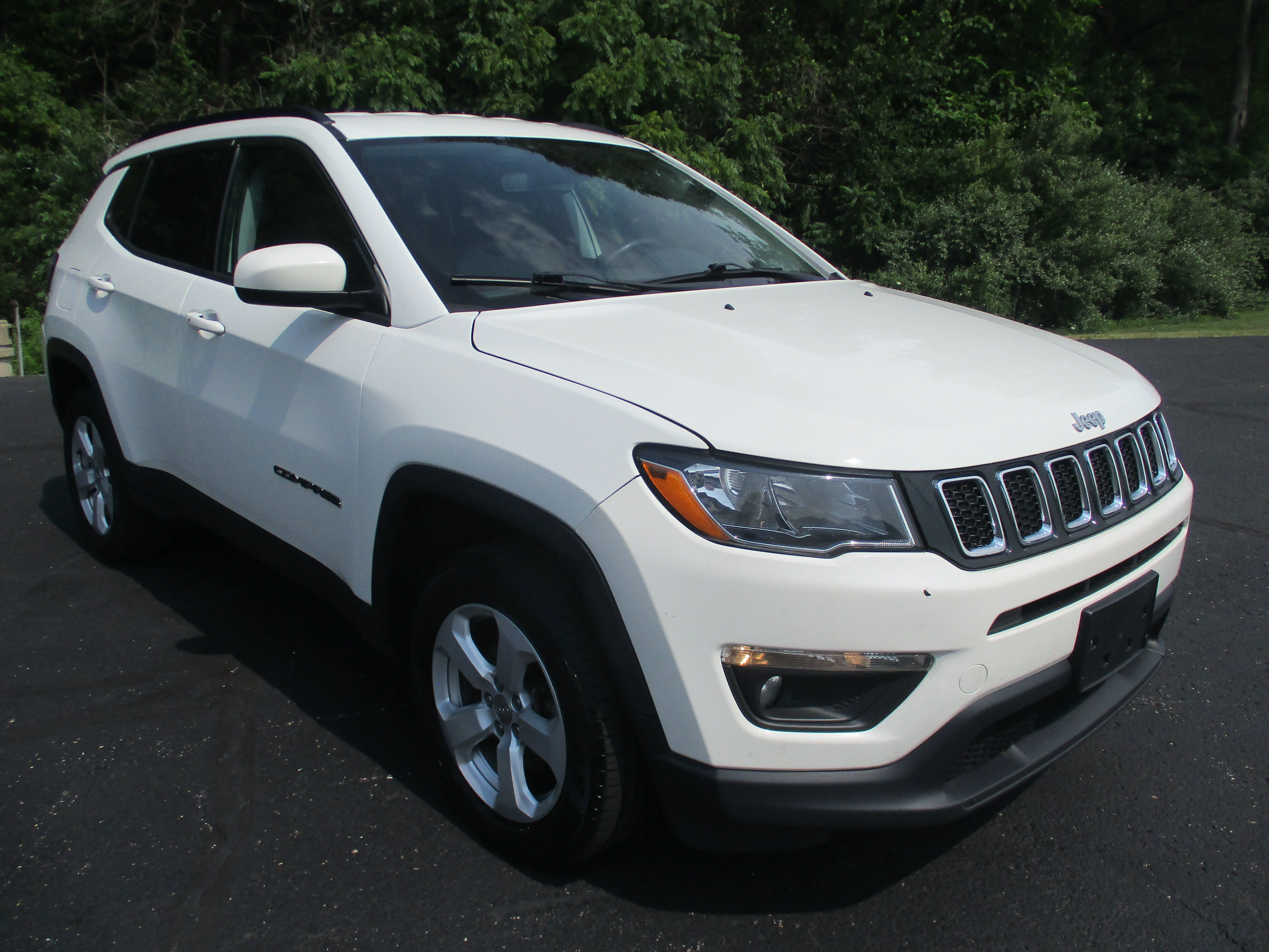 Used 2020 White Clearcoat Jeep Latitude image 3