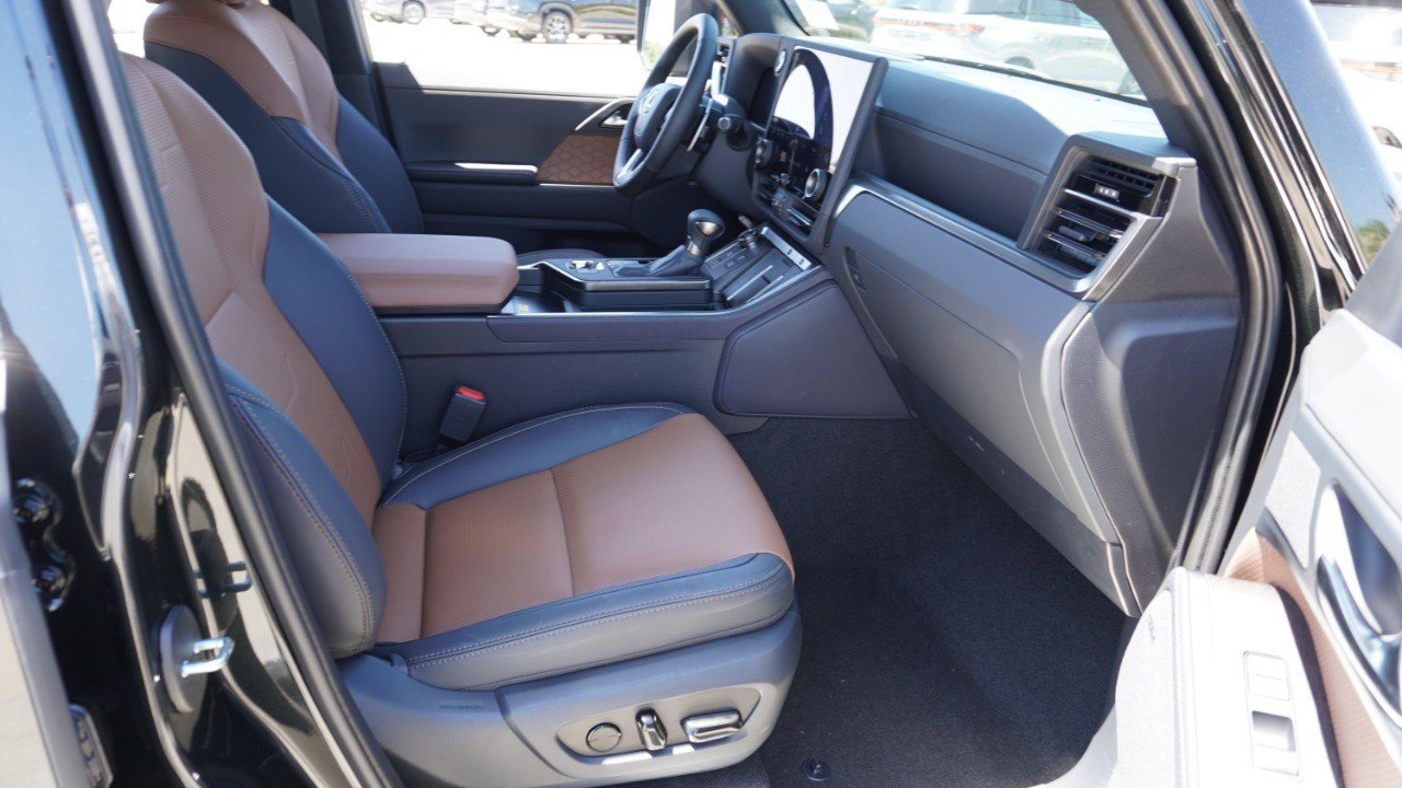 Used 2026 Black Lexus GX 550 Luxury+ image 14